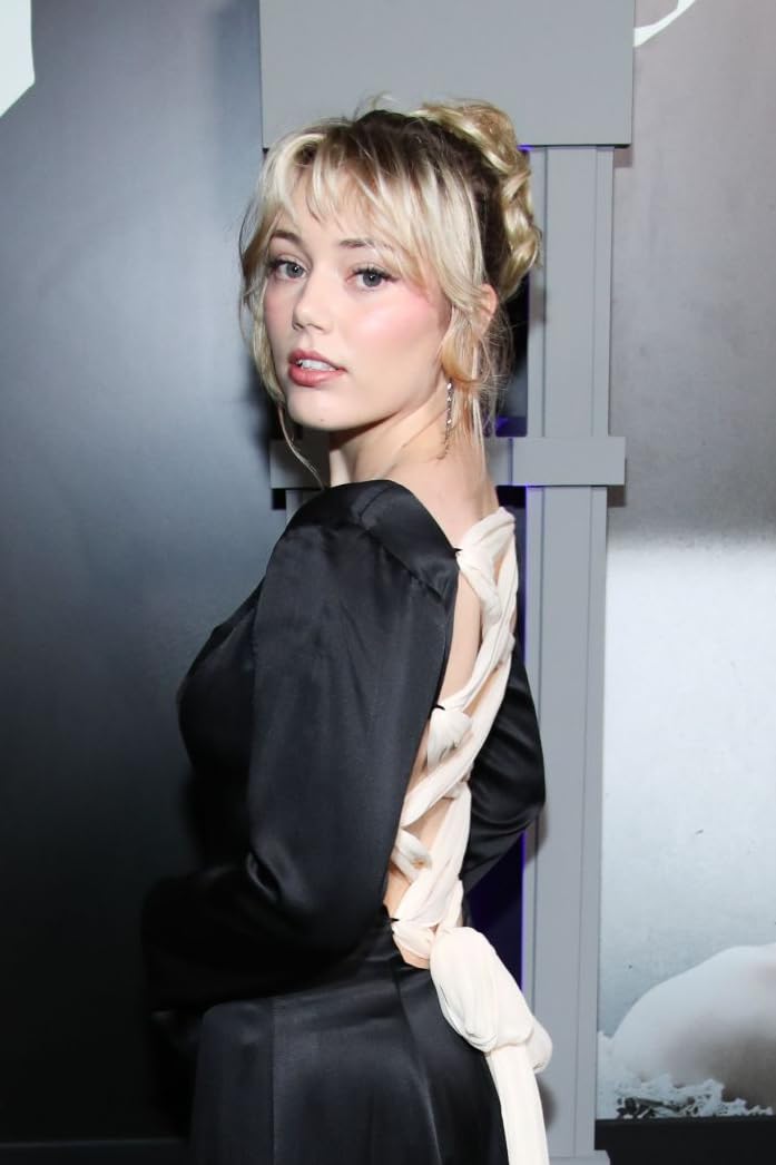 Grace Van Dien