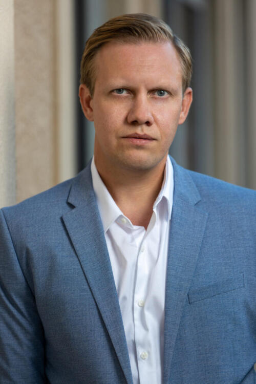 Tom Izdon